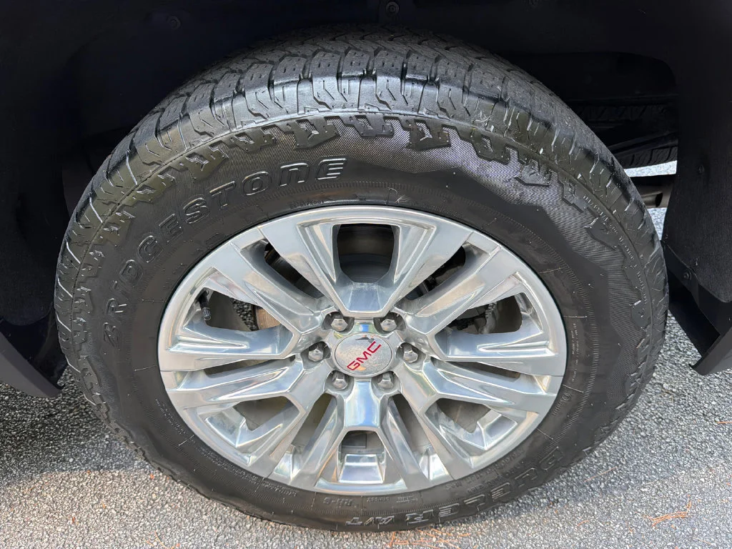 Used 2023 Silver GMC Denali image 19