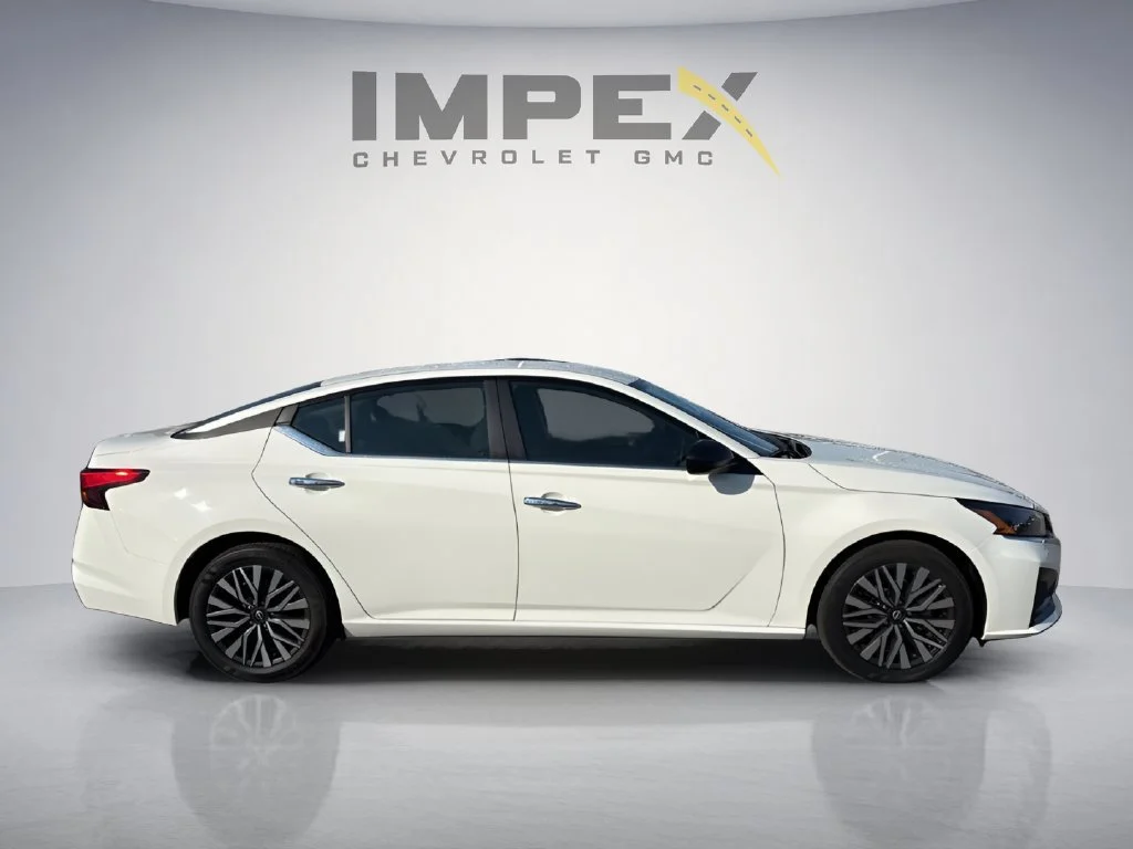 Used 2025 White Nissan SV image 6