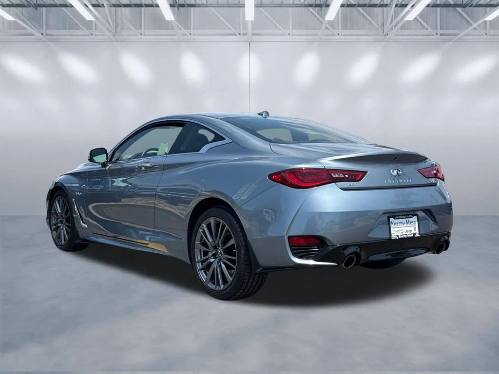 Used 2017 Blue INFINITI Red Sport 400 image 4