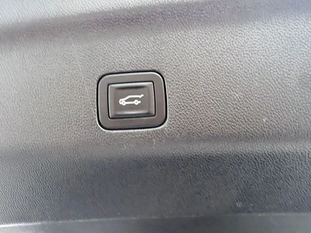 Used 2025 White Chevrolet LT image 36
