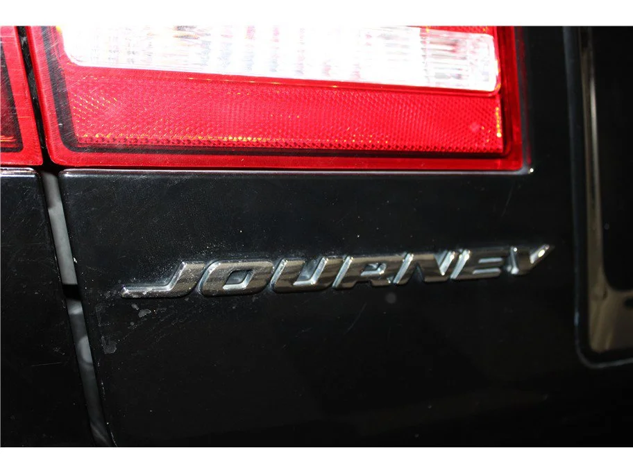 Used 2019 Pitch Black Clearcoat Dodge SE Value Pkg image 17