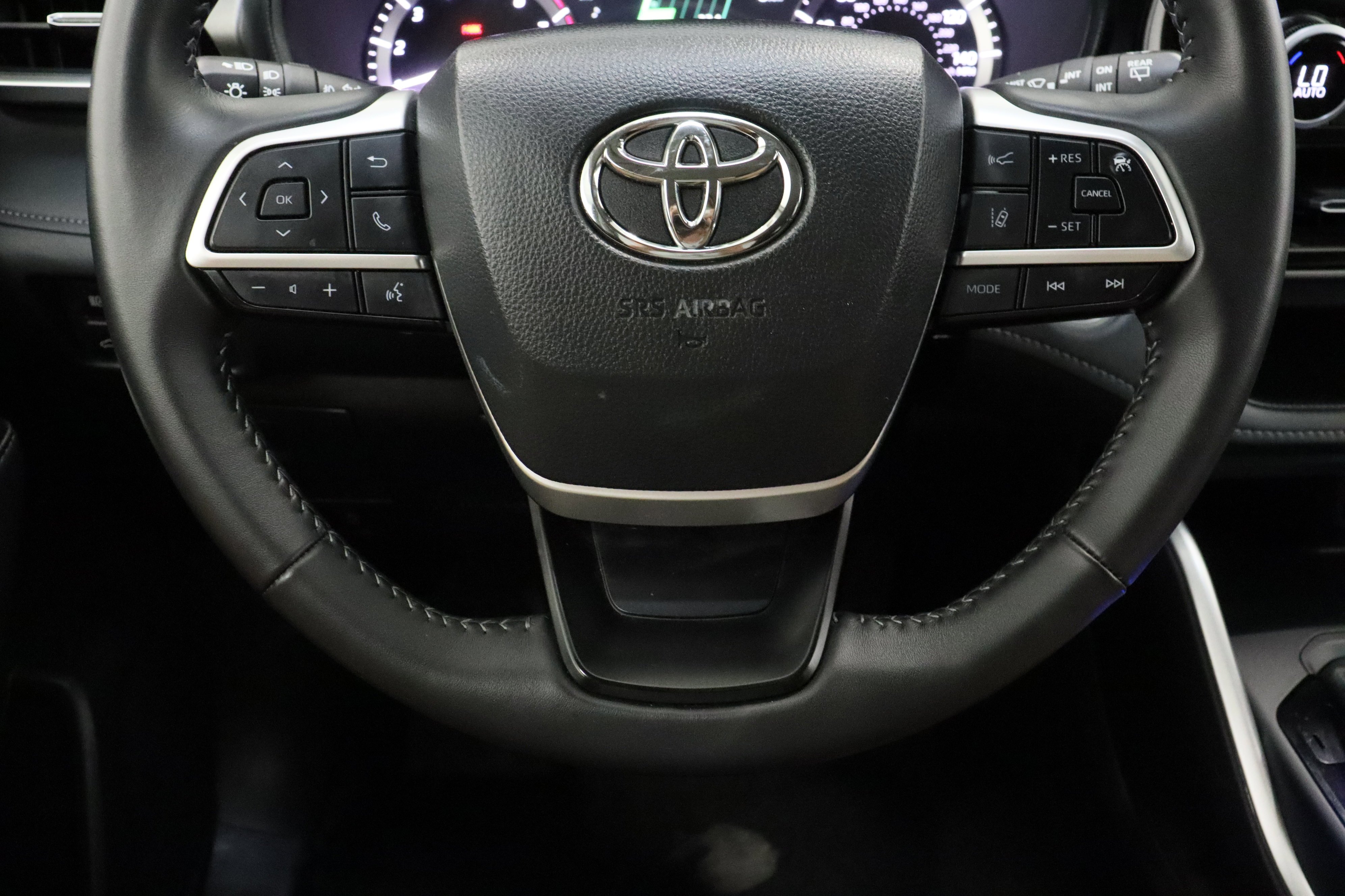 2025 Toyota Highlander LE - Photo 24