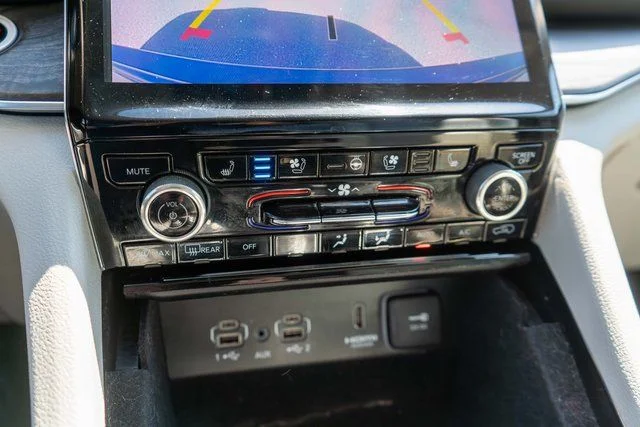 Used 2022 Black Jeep Overland image 32