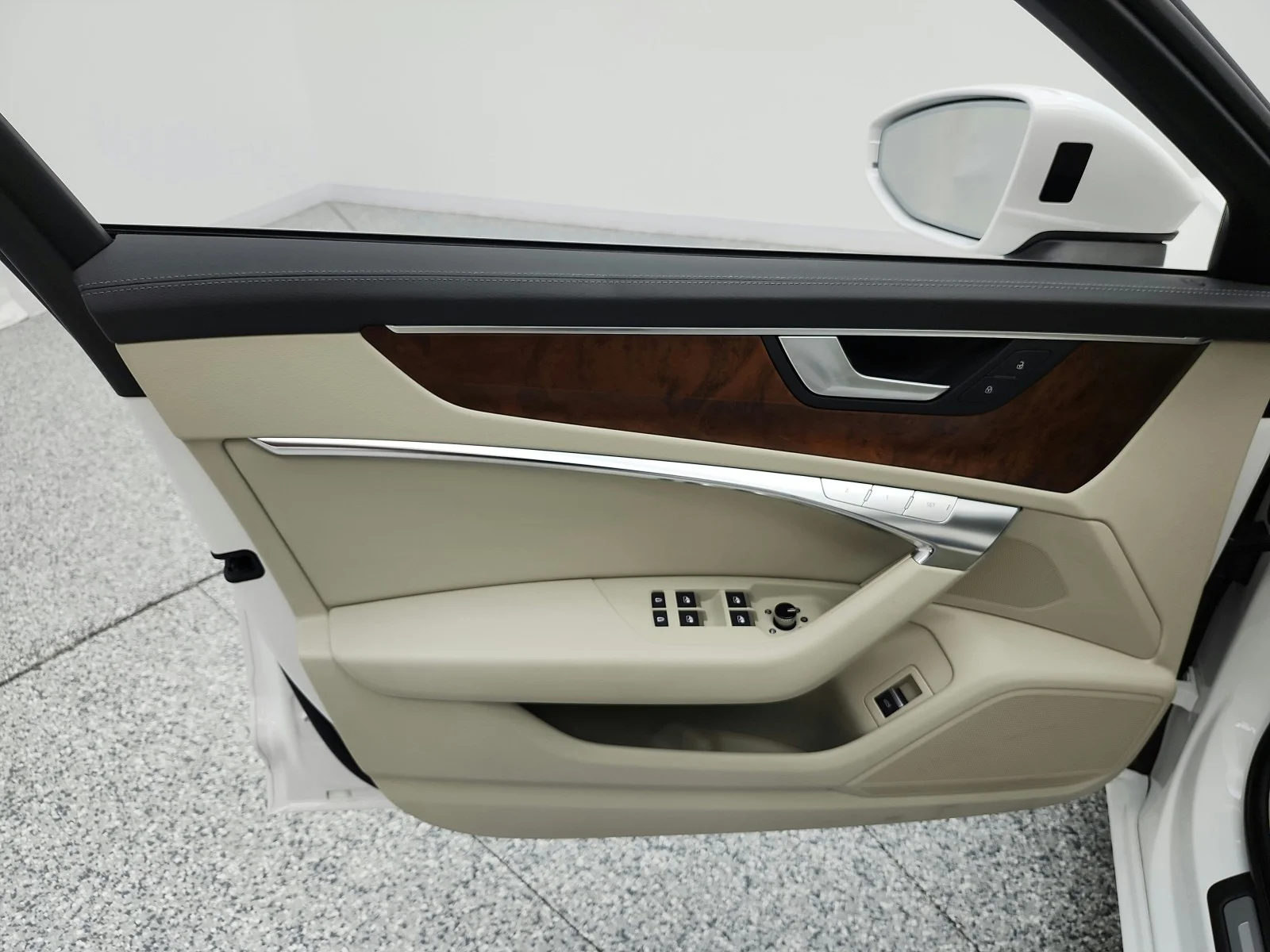 Used 2023 Ibis White Audi Premium image 15