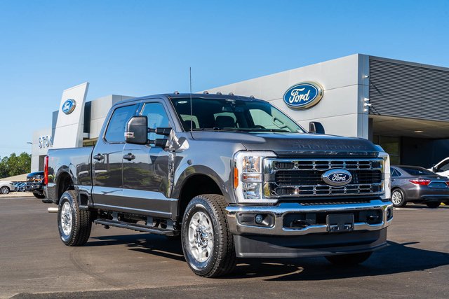 2027 Ford Super Duty F-250® XLT