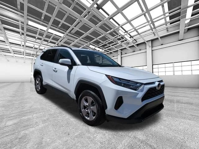 Used 2025 White Toyota XLE image 1