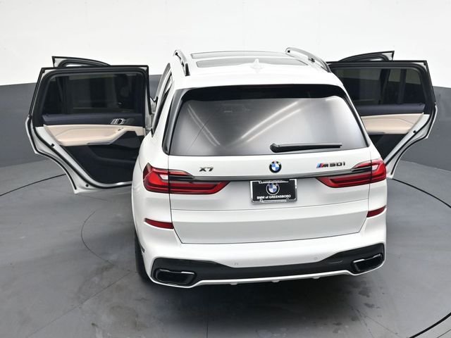 Used 2021 White BMW M50i image 40