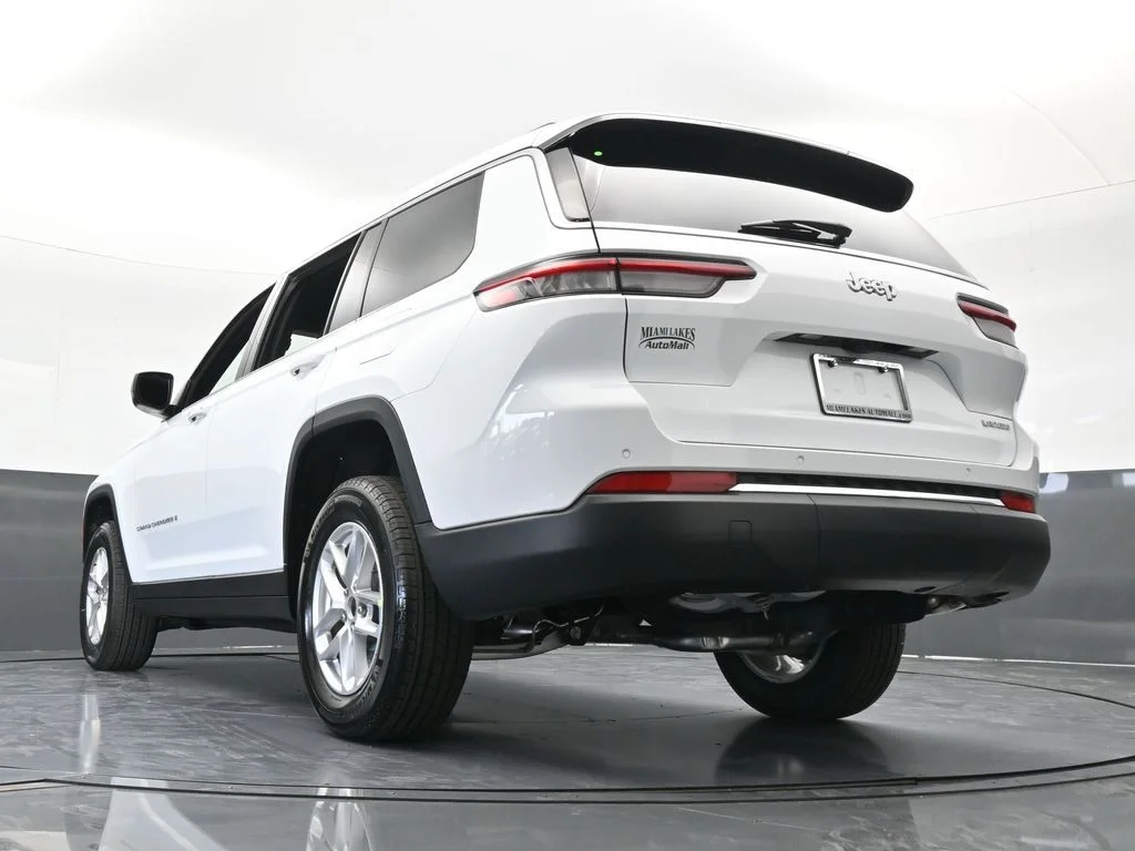 New 2026 Bright White Clear-Coat Exterior Paint Jeep Laredo image 54