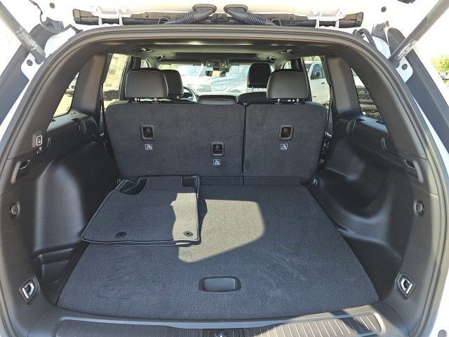New 2026 Bright White Clearcoat Jeep Laredo Altitude image 19