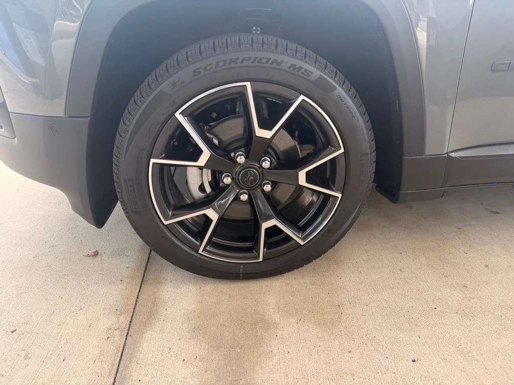 New 2026 Sting-Gray Clear-Coat Exterior Paint Jeep Overland image 33