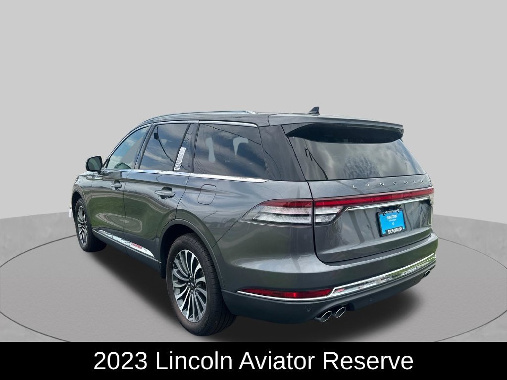 Used 2023 Gray Metallic Lincoln Reserve image 3