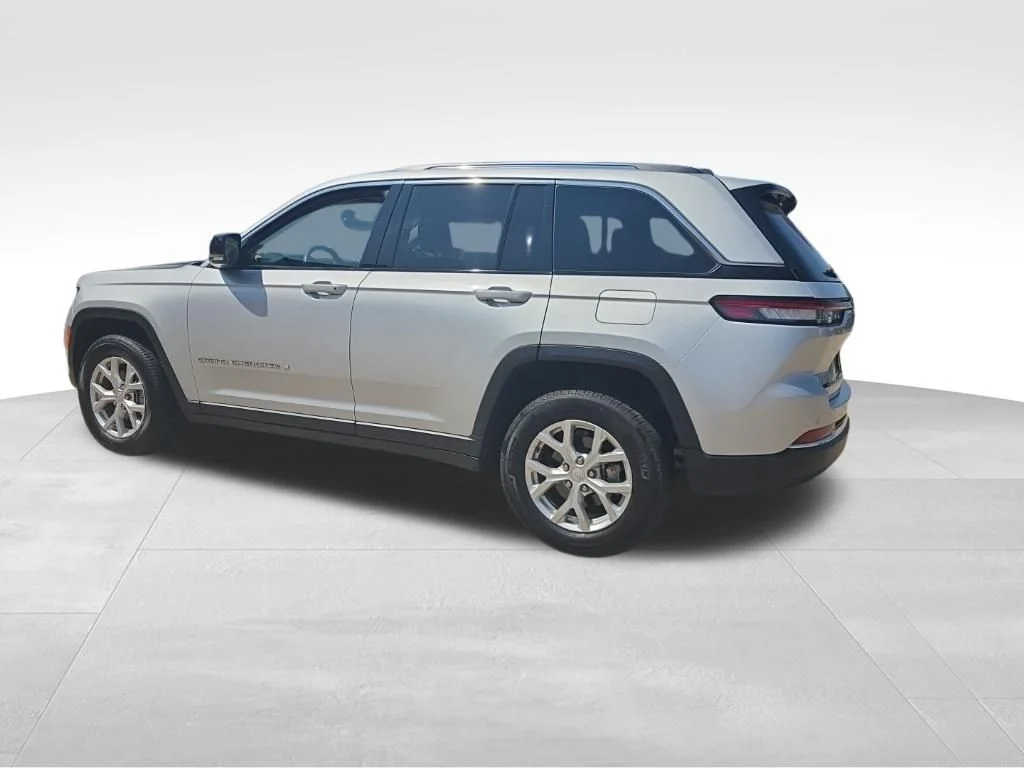 Used 2024 Silver Jeep Limited image 13