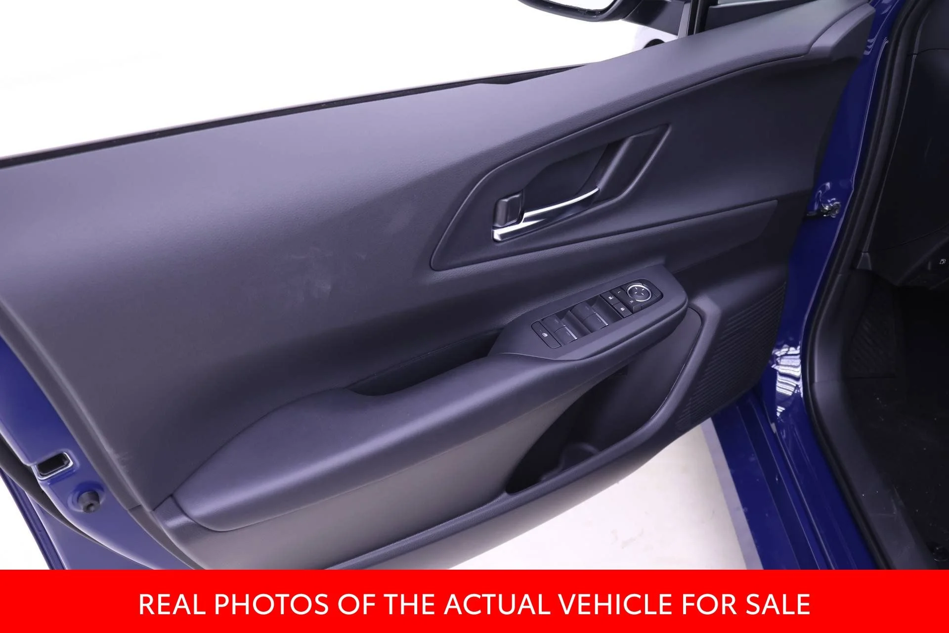 2026 Toyota Prius Plug-in Hybrid XSE - Photo 8