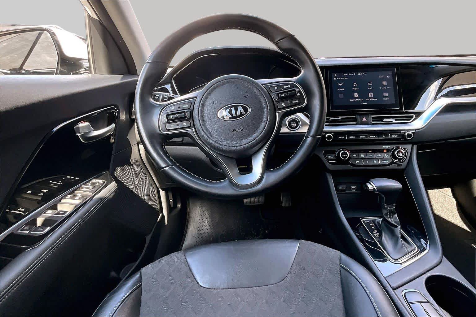 Used 2020 Snow White Pearl Kia Touring image 6