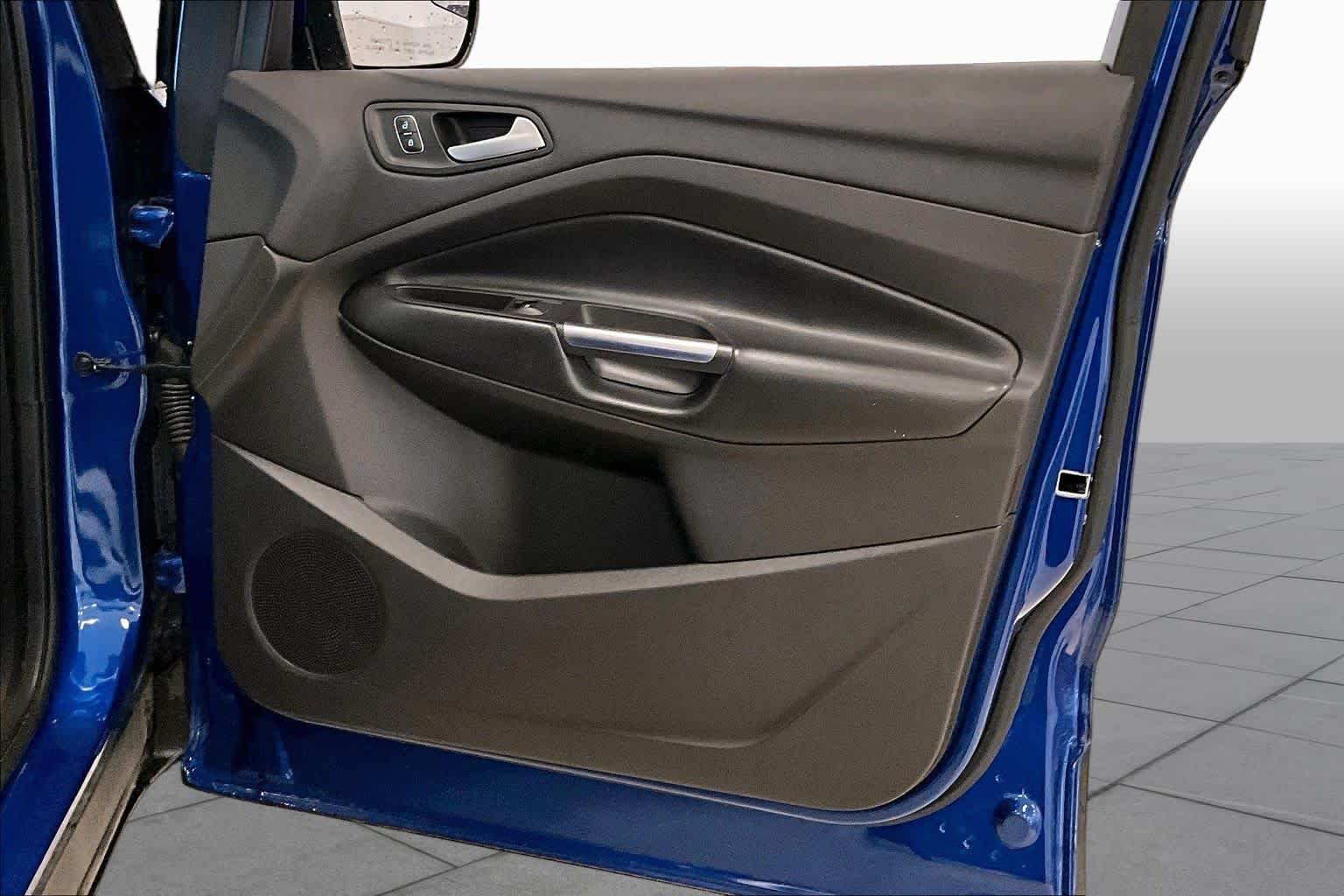 Used 2018 Lightning Blue Metallic Ford SE image 21