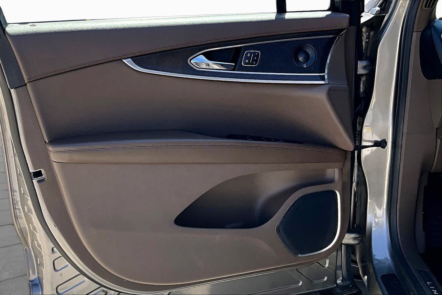 Used 2016 Luxe Lincoln Reserve image 20