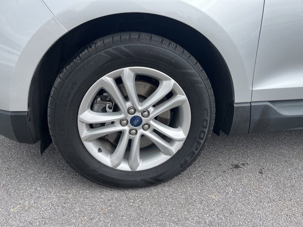 Used 2019  Ford SEL image 9
