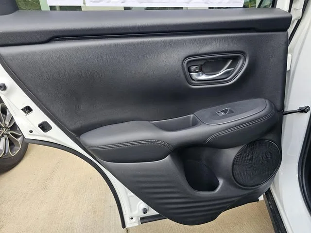 New 2027 Platinum White Pearl Honda LX image 7