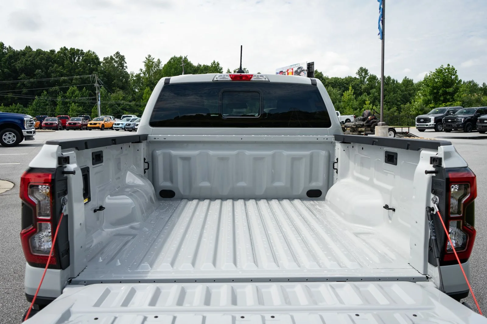 New 2026 Avalanche Ford XLT image 9