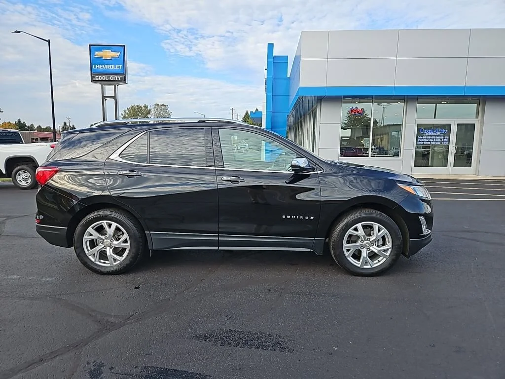 Used 2020 Chevrolet Equinox Premier with VIN 2GNAXXEV8L6276474 for sale in Two Rivers, WI