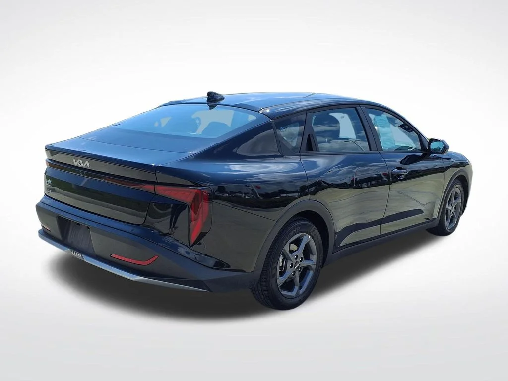 Used 2025 Black Kia LXS image 9