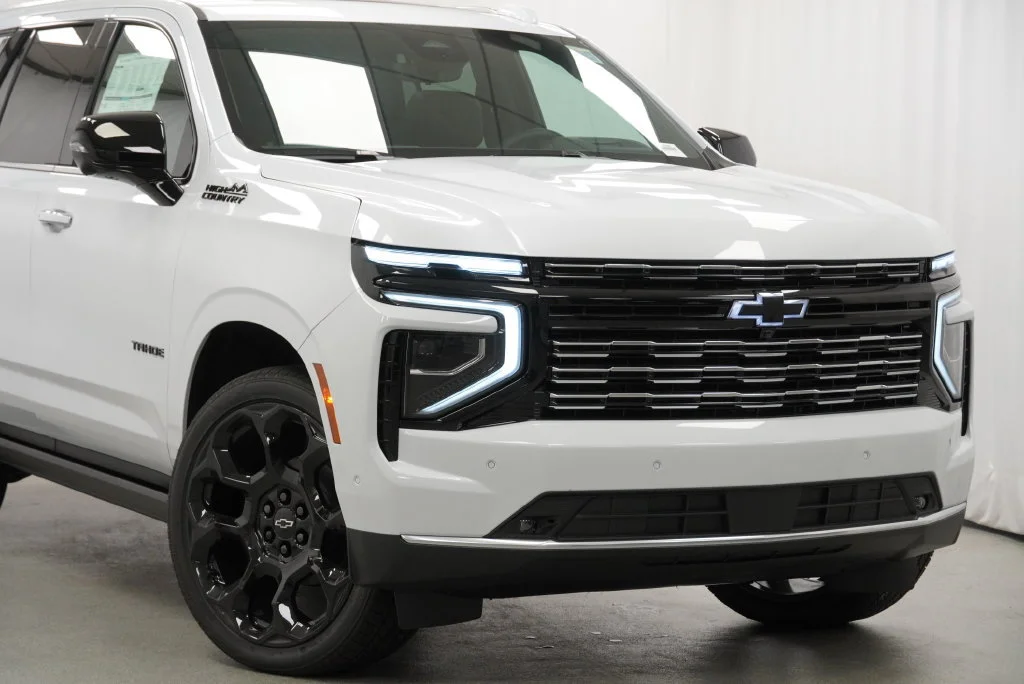 New 2026 Polar White Tricoat Chevrolet High Country image 9