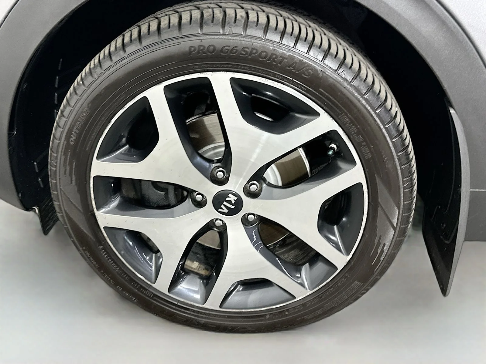 Used 2017 Mineral Silver Kia SX image 33