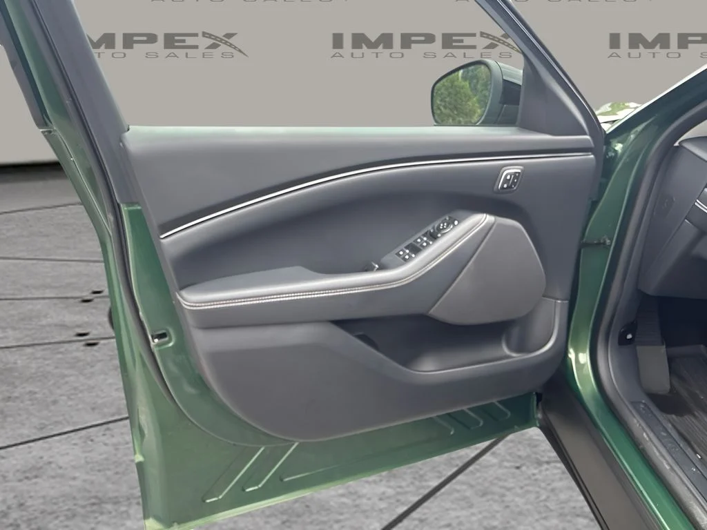 Used 2025 Green Ford Select image 16