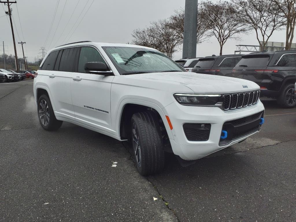 New 2024 Bright White Clear-Coat Exterior Paint Jeep Overland image 3