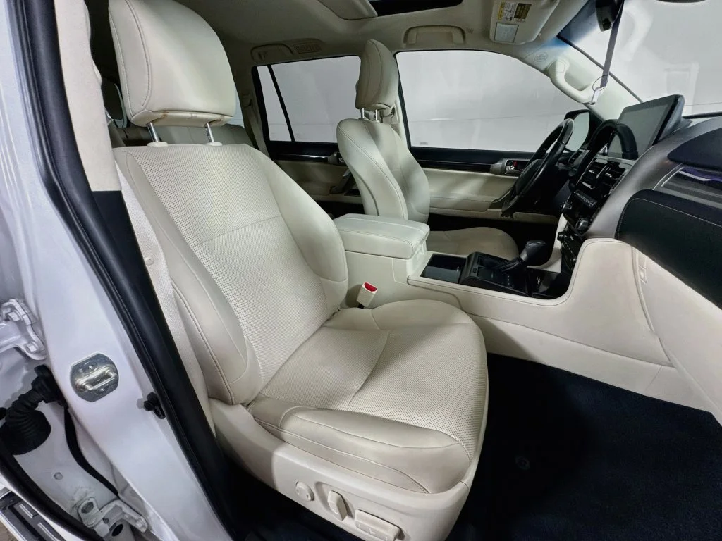 Used 2023 White Lexus 460 image 36