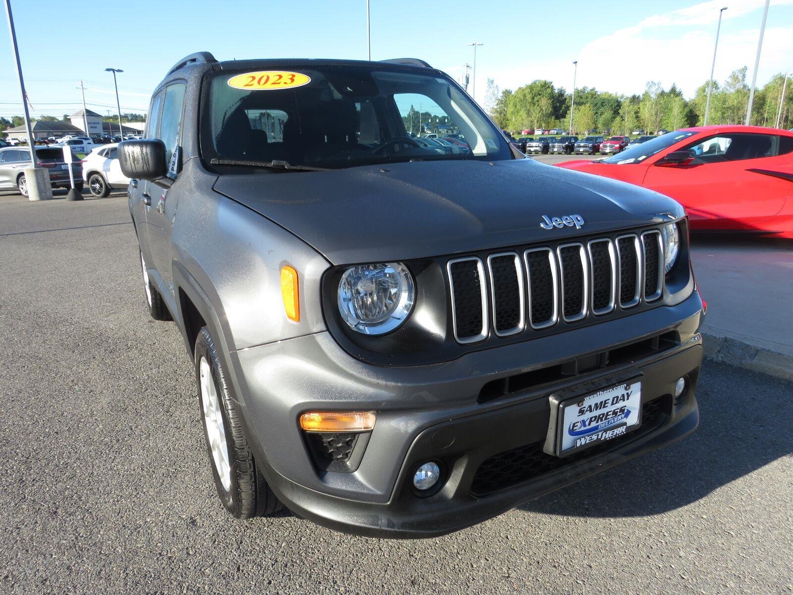 Used 2023 Graphite Gray Jeep Latitude image 3