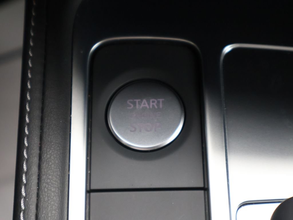 Used 2025 Graphite Shadow INFINITI Sensory image 30