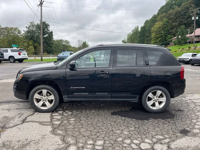 Used 2016 Black Jeep Latitude image 8