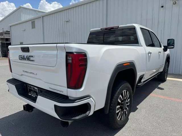 Used 2024 White Frost Tricoat GMC Denali Ultimate image 33