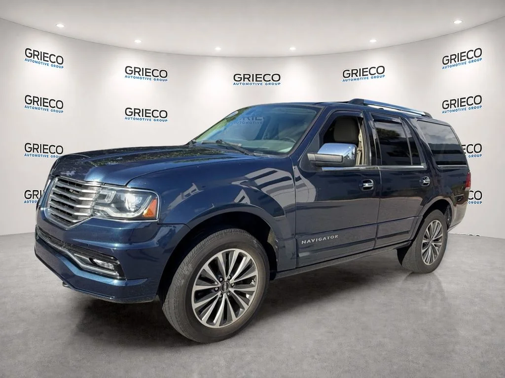 Used 2017 Sapphire Blue Metallic Lincoln Select image 3