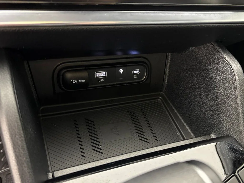Used 2025 White Kia X-Line image 38