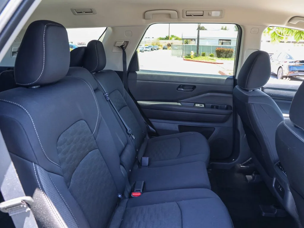 Used 2024 Gray Nissan SV image 17