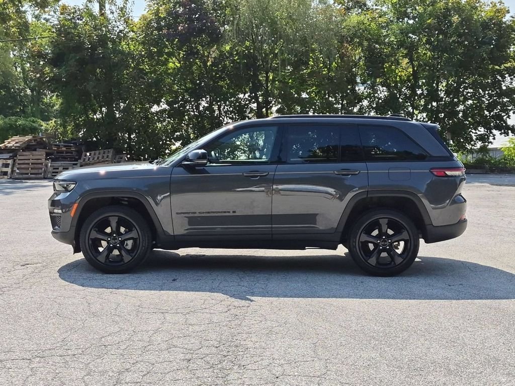 Used 2025 Gray Jeep Limited image 9