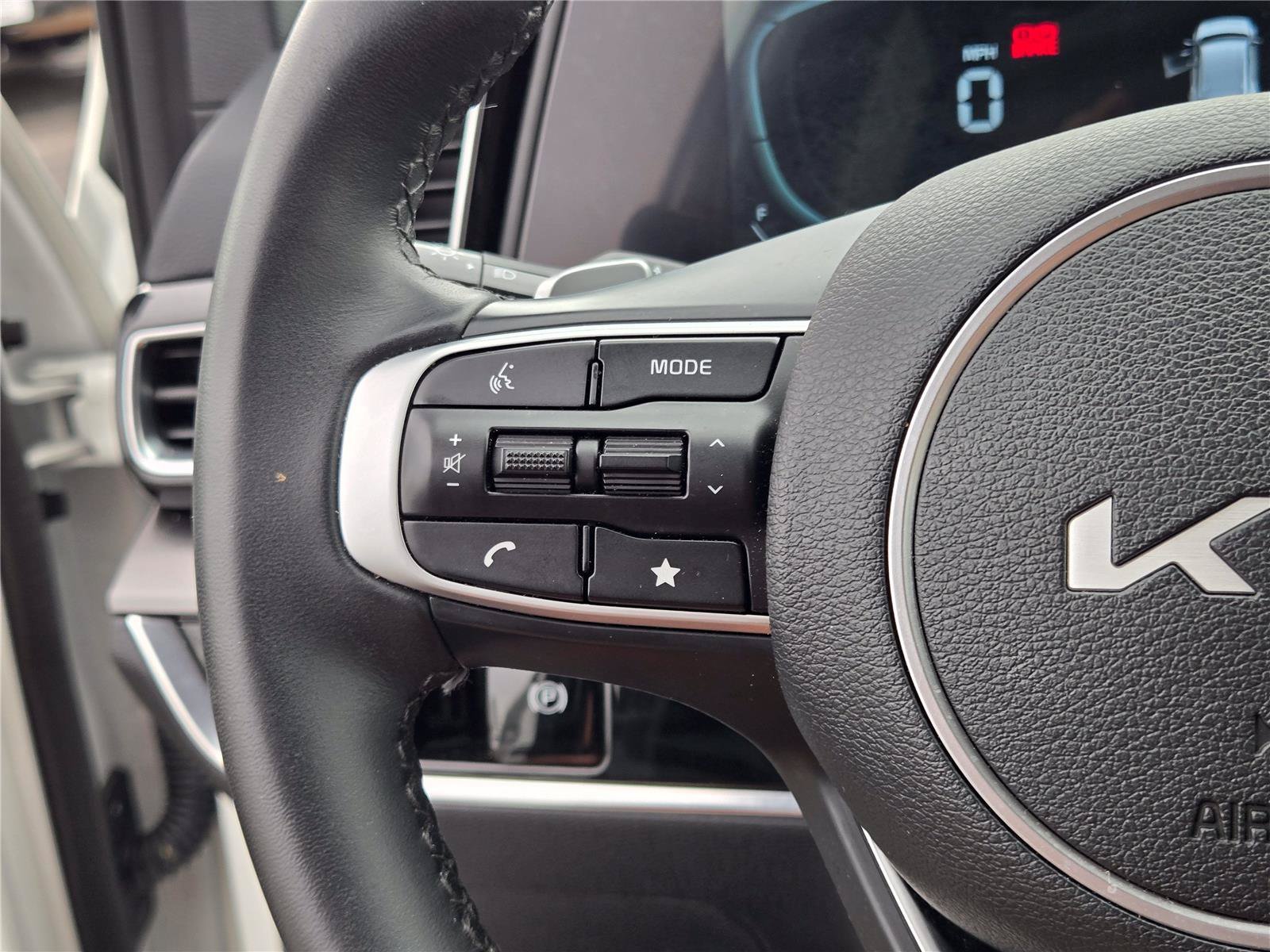 Used 2025 Snow White Pearl Kia EX image 23