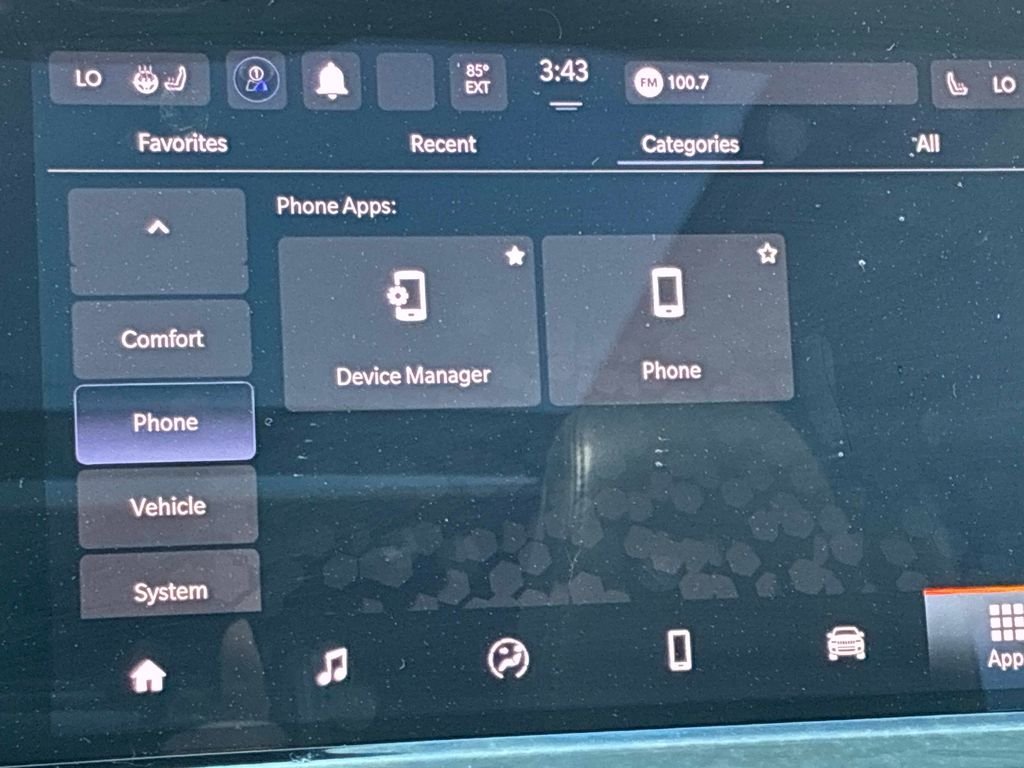 Used 2022 Silver Jeep Latitude image 33