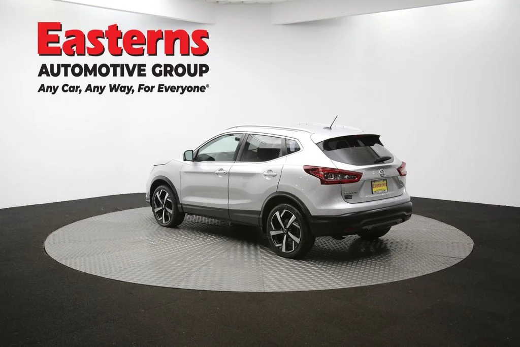 Used 2022 Silver Nissan SL image 63