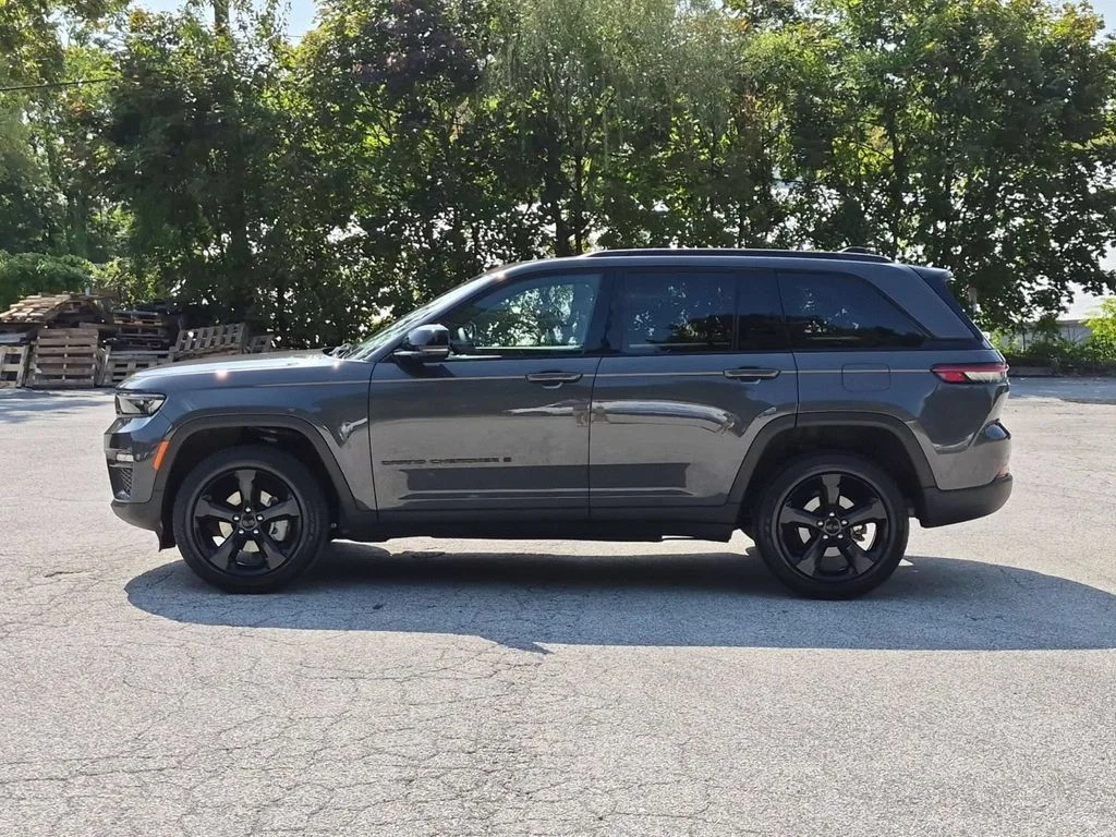 Used 2025 Gray Jeep Limited image 9
