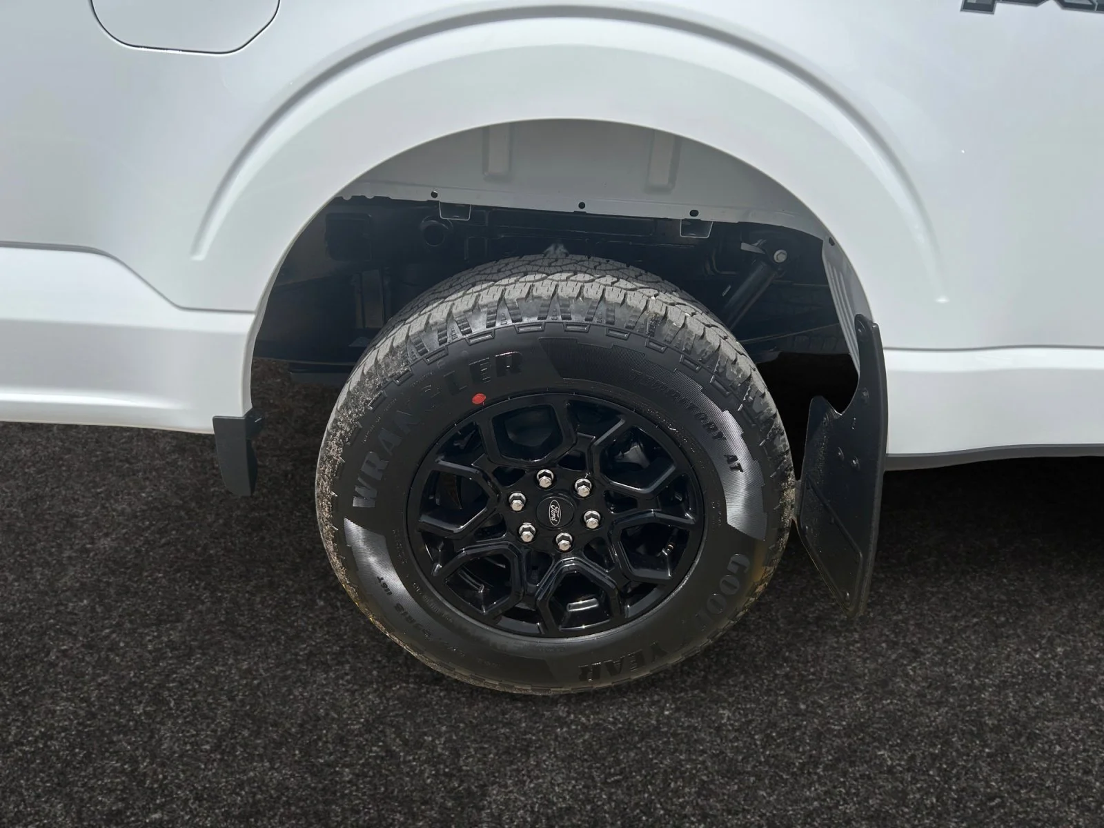 New 2026 Oxford White Ford XLT image 9