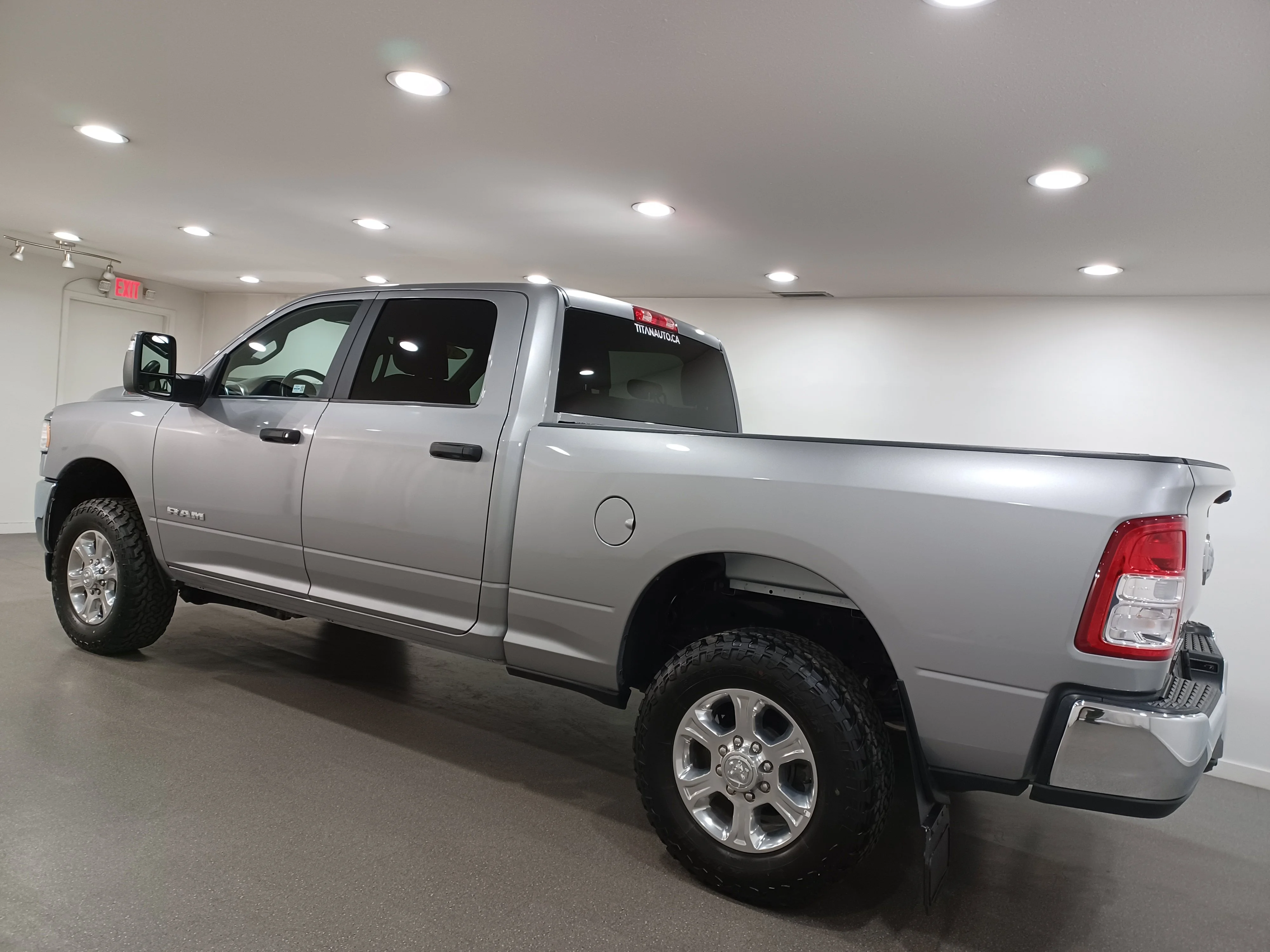 Certified Used 2024 Billet Silver Metallic Ram Bighorn 6.4L HEMI | 4x4 | 6 Pass | 6 Foot Box | Trailer Mirrors & Brake | Park Assist image 7