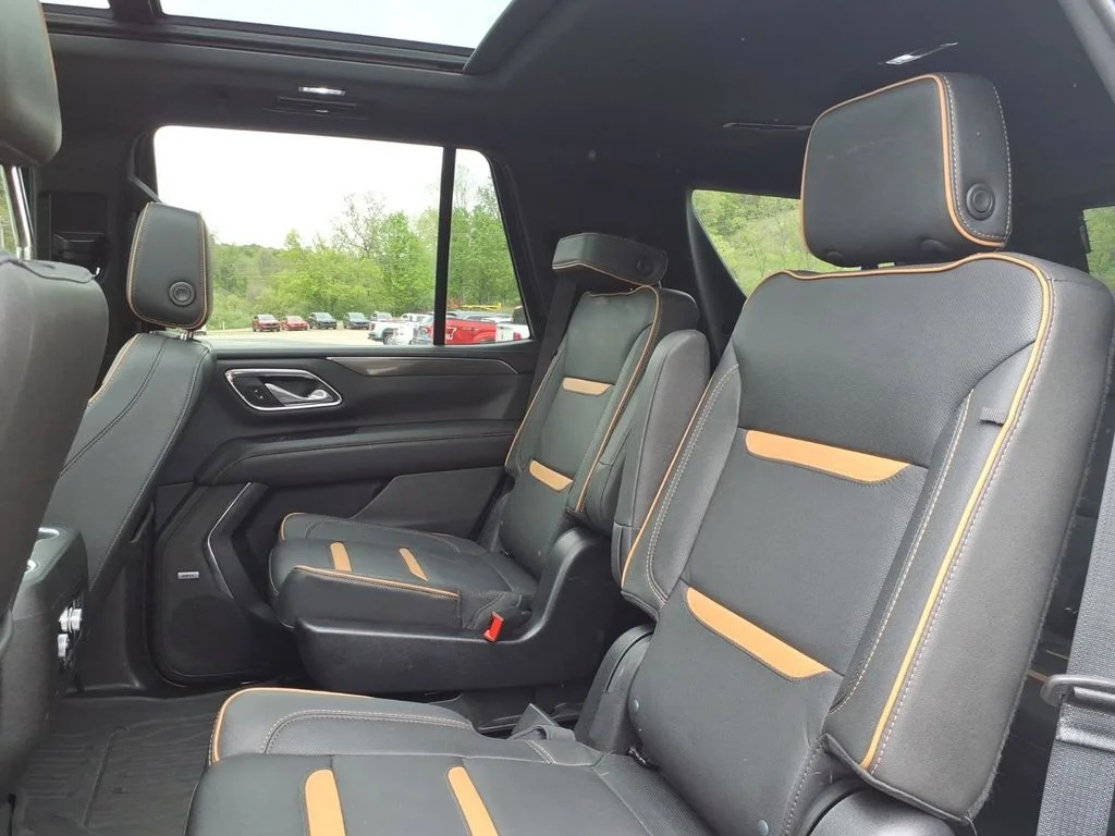 Used 2023 White GMC AT4 image 11