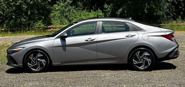 2024 Hyundai Elantra Limited - Photo 6