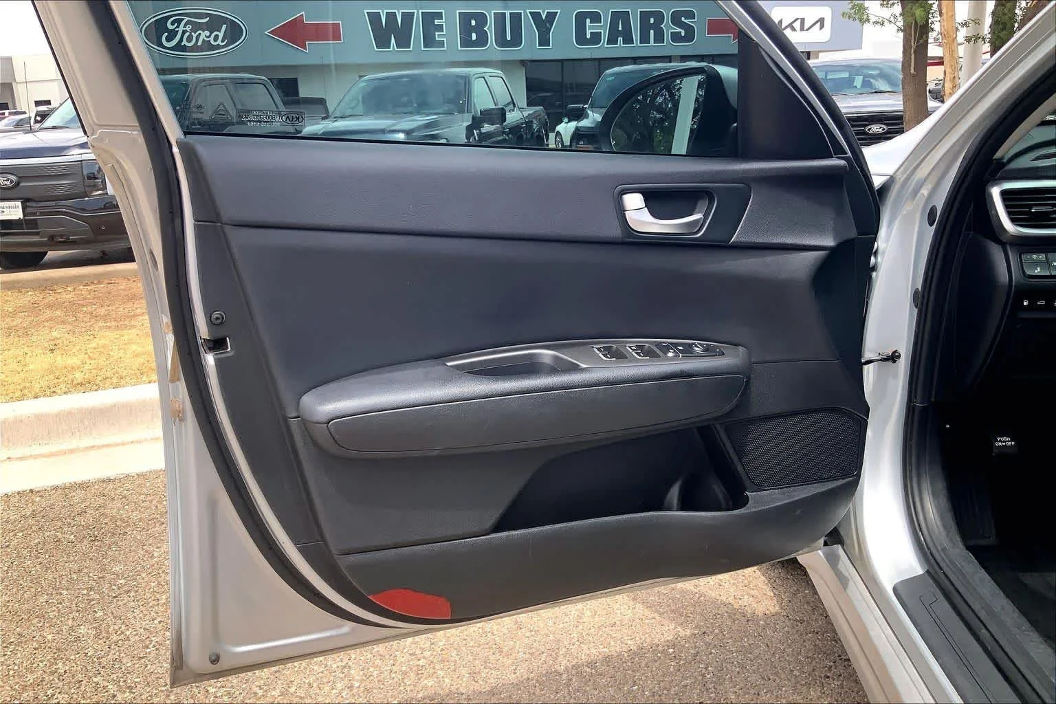 Used 2020 Sparkling Silver Kia LX image 22