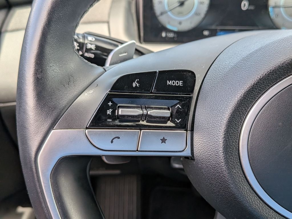 Used 2022 Black Hyundai Limited image 17