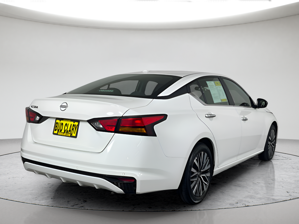 Used 2025 Glacier White Nissan 2.5 SV image 5
