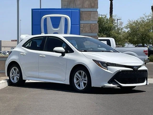Used 2022 White Toyota SE image 3